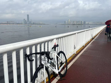 Cycling on the lake